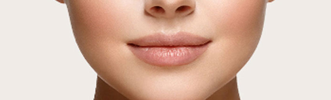 SCHÖNE SINNLICHE LIPPEN